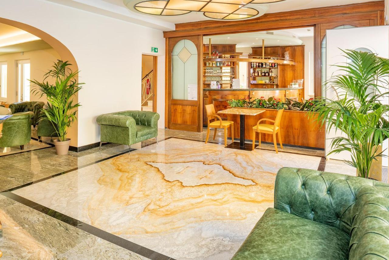 Hotel Centrale Garda  Exterior foto