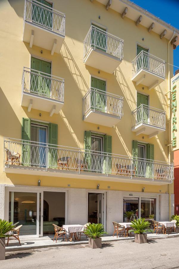 Hotel Centrale Garda  Exterior foto