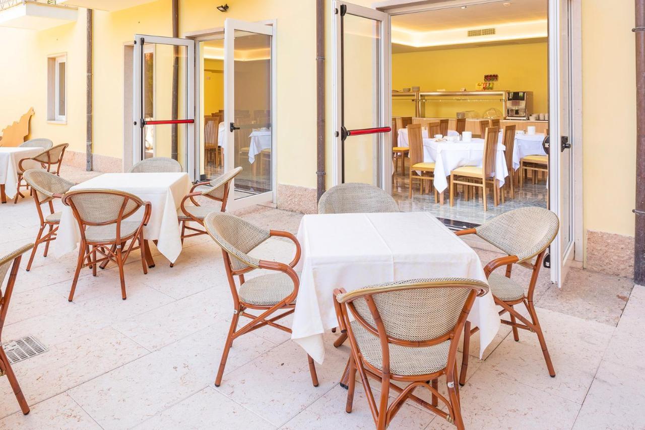 Hotel Centrale Garda  Exterior foto