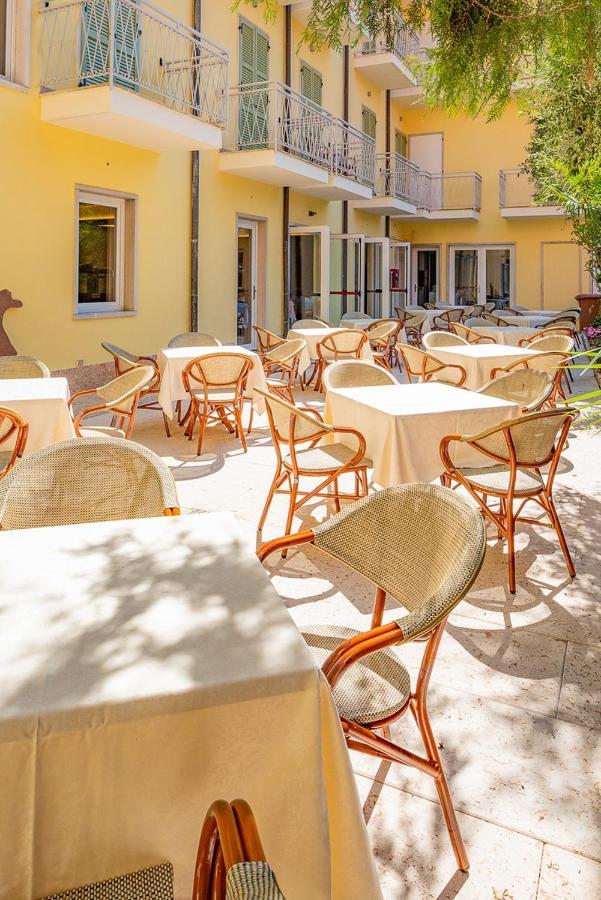 Hotel Centrale Garda  Exterior foto
