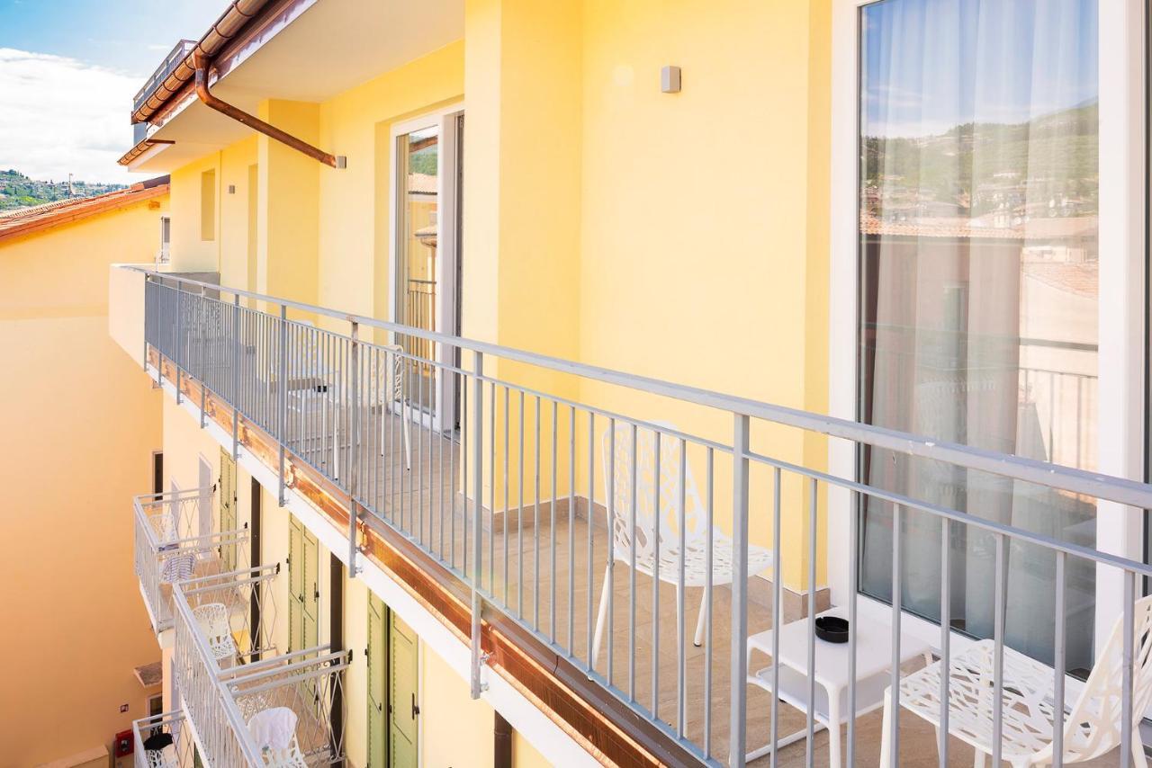 Hotel Centrale Garda  Exterior foto